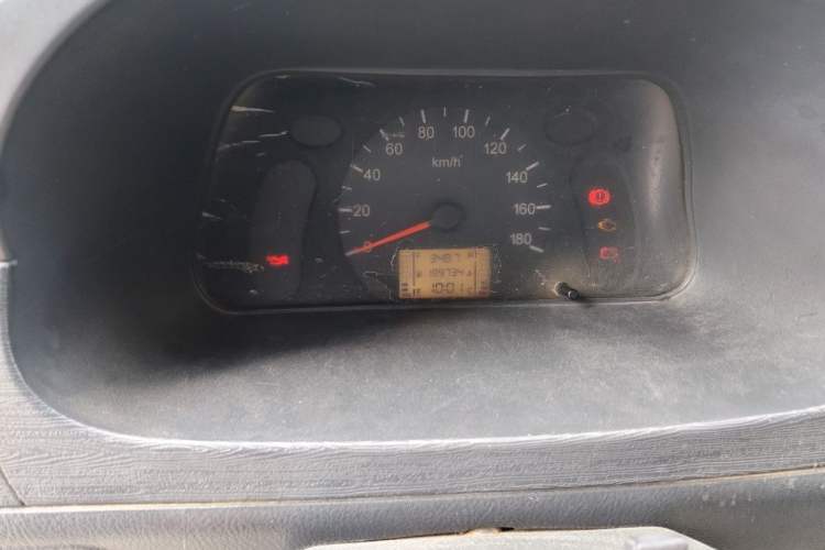 Used Wuling Zhiguang 2010 1.0L New Version Liye Style with Shorter Body Odometer Close Up