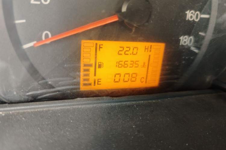 Used Wuling Zhiguang 2010 1.0L Extended Version Basic Model Odometer Close Up