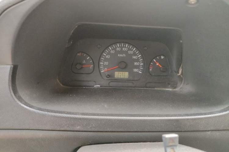 Used Wuling Zhiguang 2010 1.0L Base Version Odometer Close Up