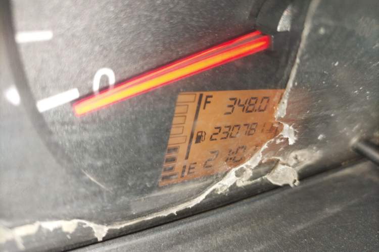 Used Wuling Zhiguang 2010 1.0L New Version Practical Edition with Short Body Odometer Close Up