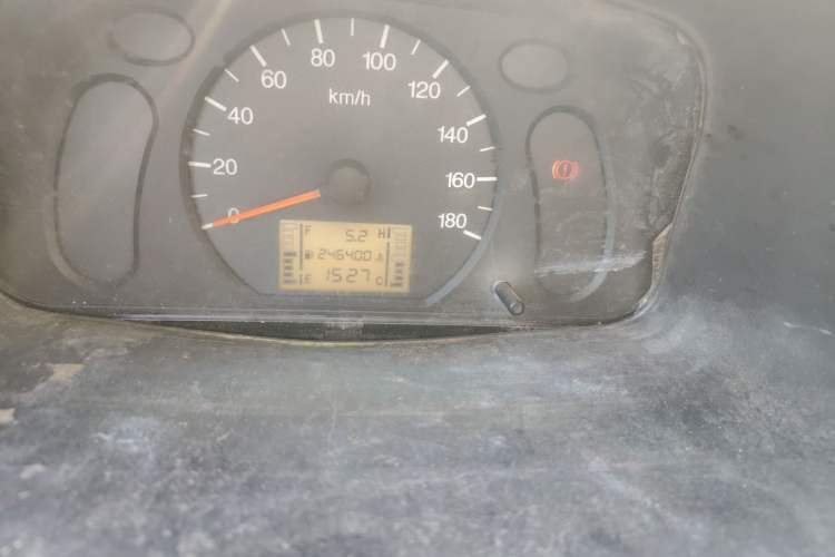 Used Wuling Zhiguang 2010 1.0L New Version Practical Short-Body L2Y Odometer Close Up