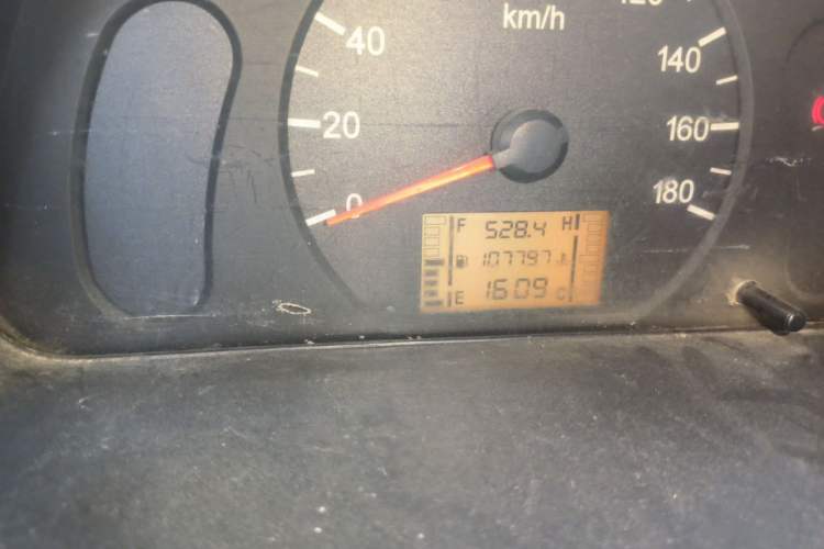 Used Wuling Zhiguang 2010 1.1L New Edition Practical Long-Body LXA Odometer Close Up