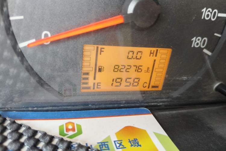 Used Wuling Zhiguang 2010 1.0L New Edition Practical Version with Extended Body L2Y Odometer Close Up