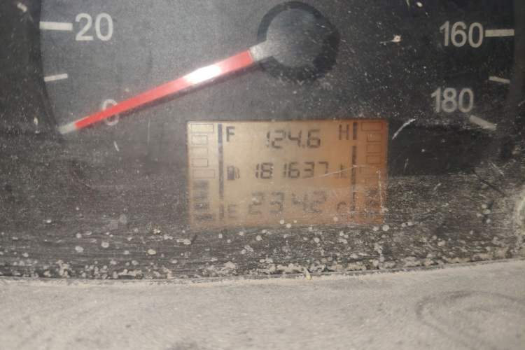Used Wuling Zhiguang 2010 1.0L New Edition Practical Version with Extended Body L2Y Odometer Close Up