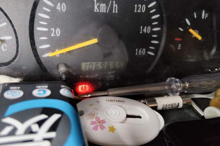 Used Wuling Zhiguang 2010 1.2L New Edition Practical Long-Body LAQ Odometer Close Up