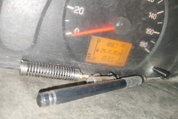 Used Wuling Zhiguang 2010 1.0L New Version Practical Edition with Short Body Odometer Close Up
