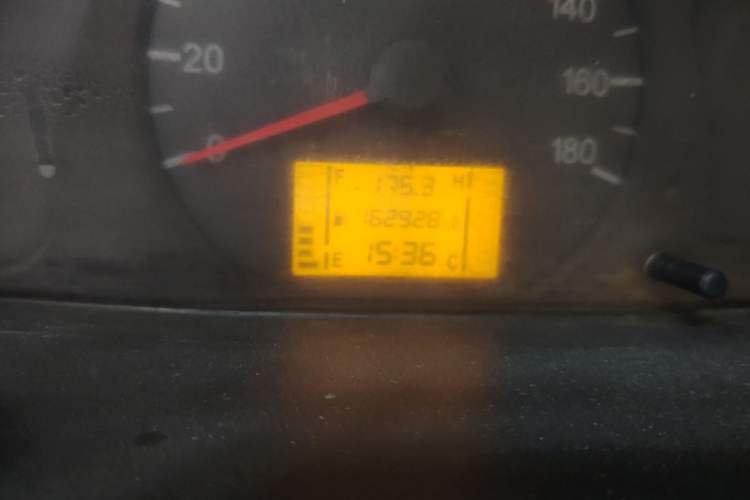 Used Wuling Zhiguang 2010 1.1L New Edition Practical Short-Body LXA Odometer Close Up