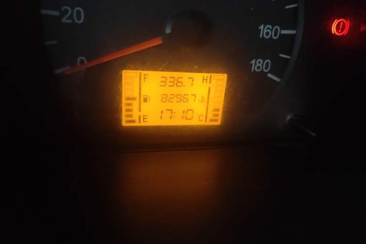 Used Wuling Zhiguang 2010 1.0L New Version Practical Short-Body L2Y Odometer Close Up
