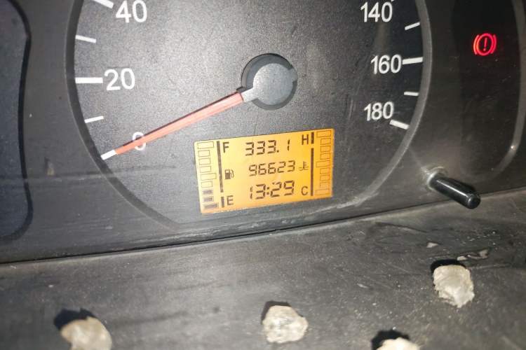 Used Wuling Zhiguang 2010 1.0L New Version Practical Short-Body L2Y Odometer Close Up