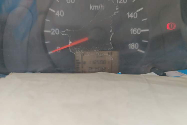 Used Wuling Zhiguang 2010 1.0L New Version Practical Short-Body L2Y Odometer Close Up