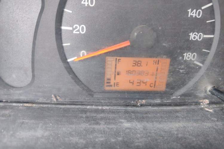 Used Wuling Zhiguang 2010 1.1L New Edition Practical Short-Body LXA Odometer Close Up