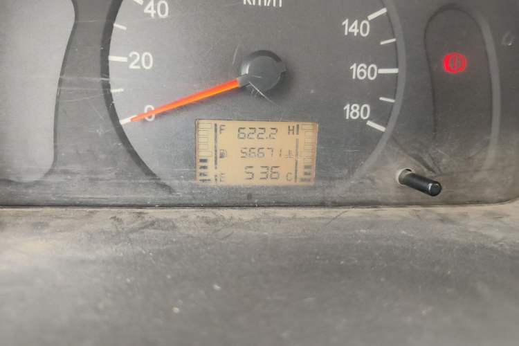Used Wuling Zhiguang 2010 1.0L New Version Practical Short-Body L2Y Odometer Close Up
