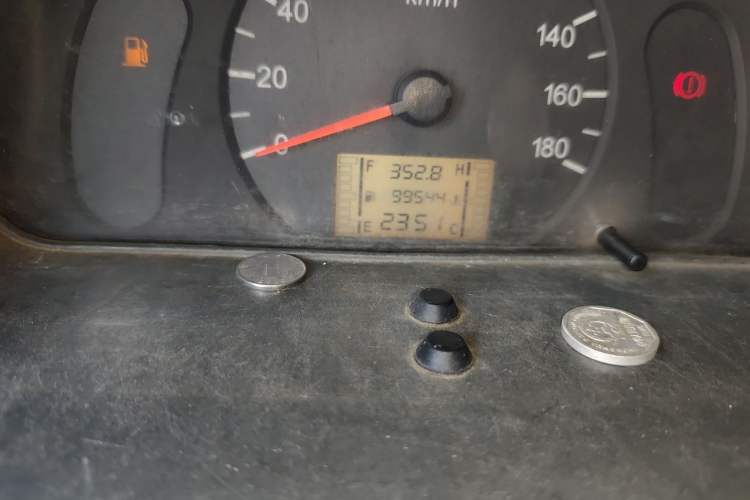 Used Wuling Zhiguang 2010 1.0L Liye Edition Odometer Close Up