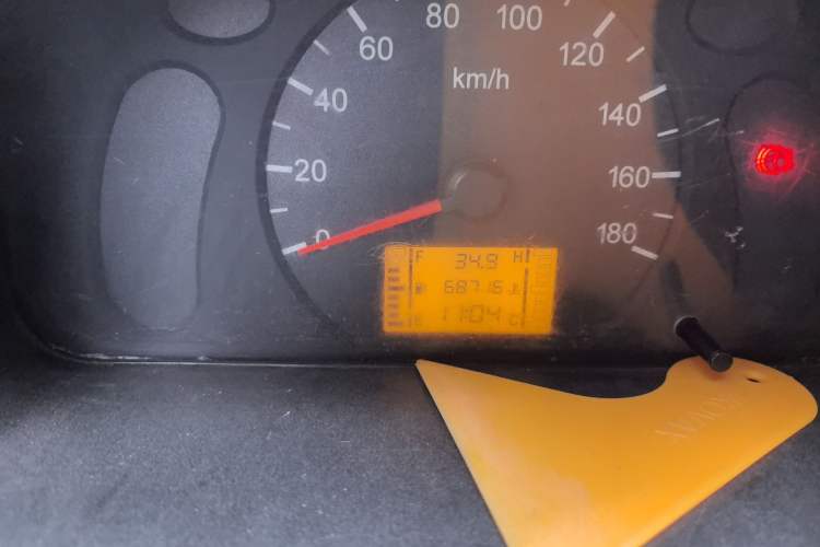 Used Wuling Zhiguang 2010 1.0L New Version Practical Short-Body L2Y Odometer Close Up
