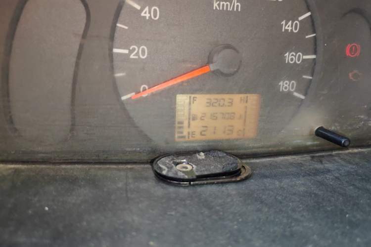 Used Wuling Zhiguang 2010 1.0L New Version Practical Short-Body L2Y Odometer Close Up