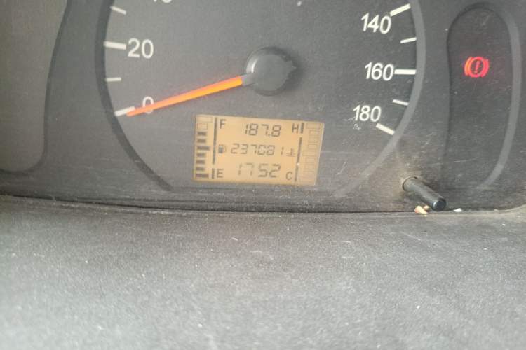 Used Wuling Zhiguang 2010 1.0L New Version Liye Style with Shorter Body Odometer Close Up