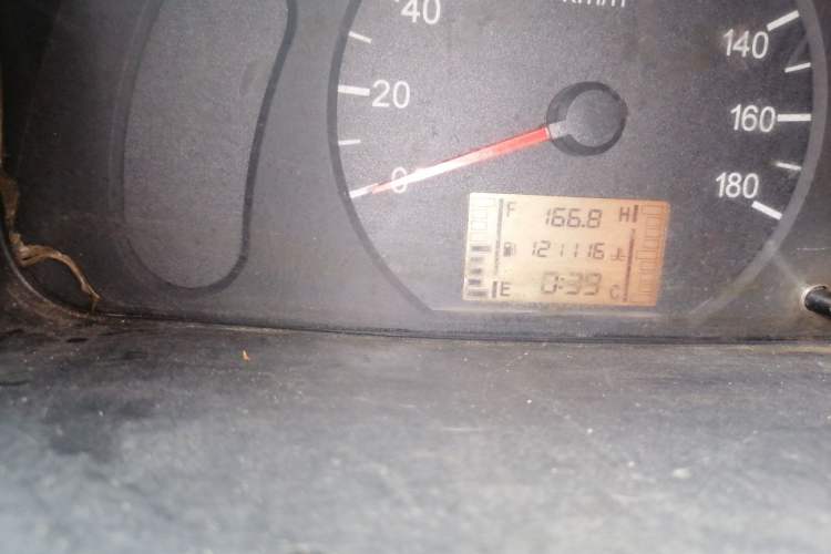 Used Wuling Zhiguang 2010 1.0L New Version Practical Short-Body L2Y Odometer Close Up