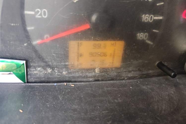Used Wuling Zhiguang 2010 1.0L New Version Practical Short-Body L2Y Odometer Close Up