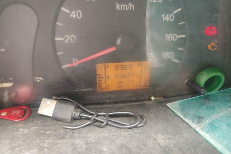 Used Wuling Zhiguang 2010 1.0L New Version Practical Short-Body L2Y Odometer Close Up
