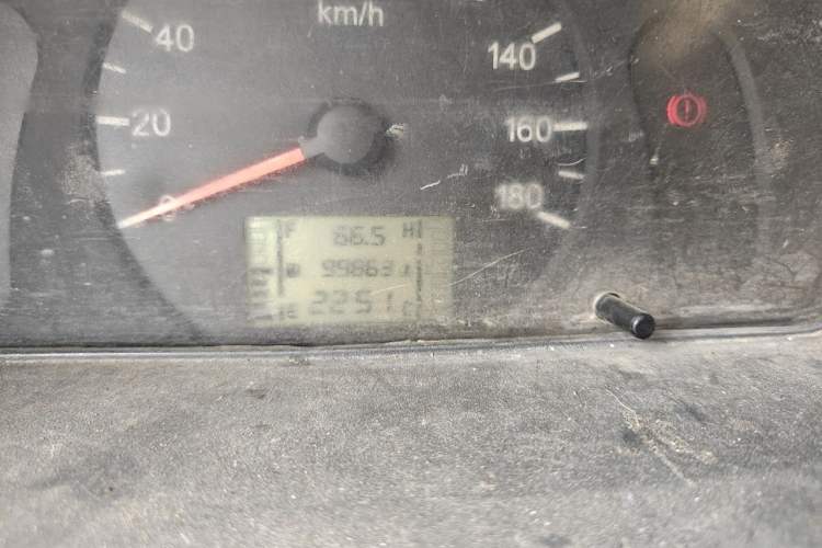 Used Wuling Zhiguang 2010 1.0L Base Version Odometer Close Up