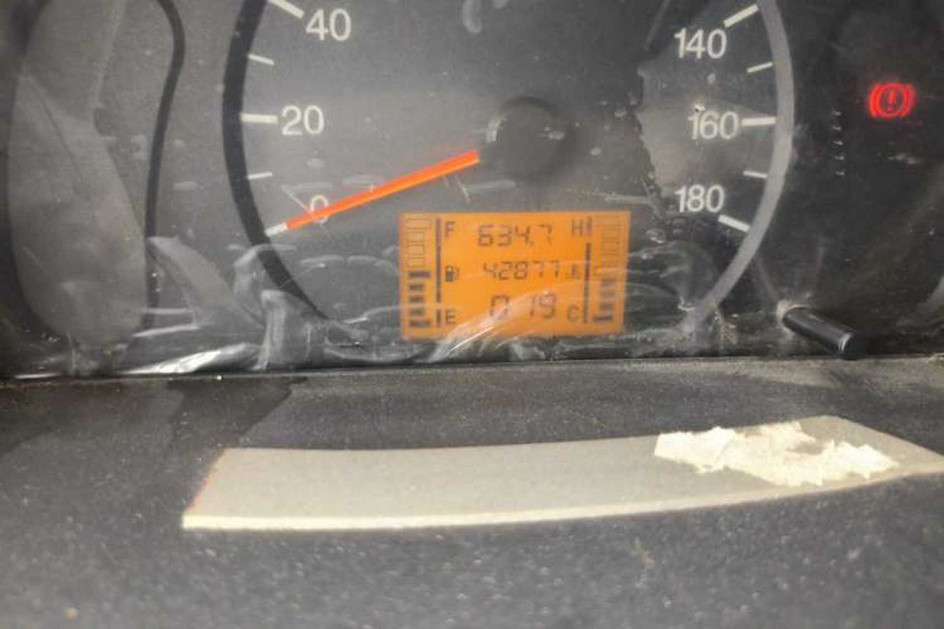 Used Wuling Zhiguang 2010 1.0L New Version Practical Short-Body L2Y Odometer Close Up