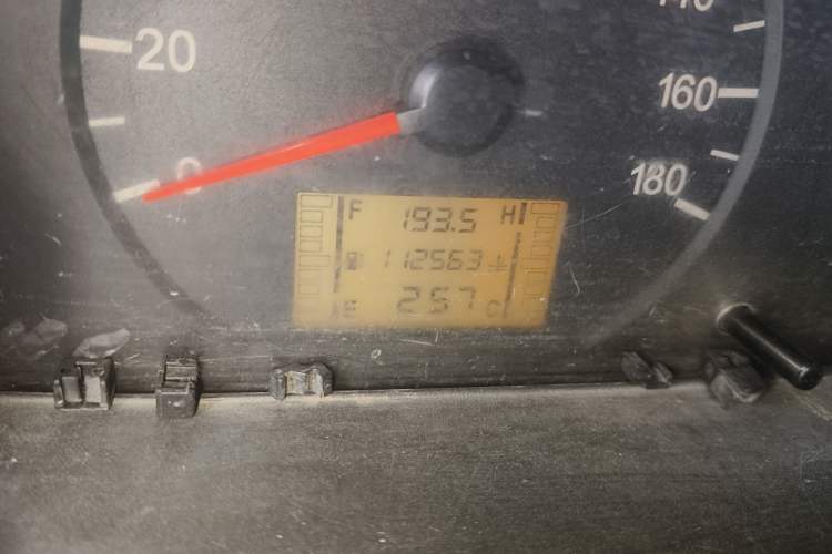 Used Wuling Zhiguang 2010 1.0L New Version Practical Short-Body L2Y Odometer Close Up