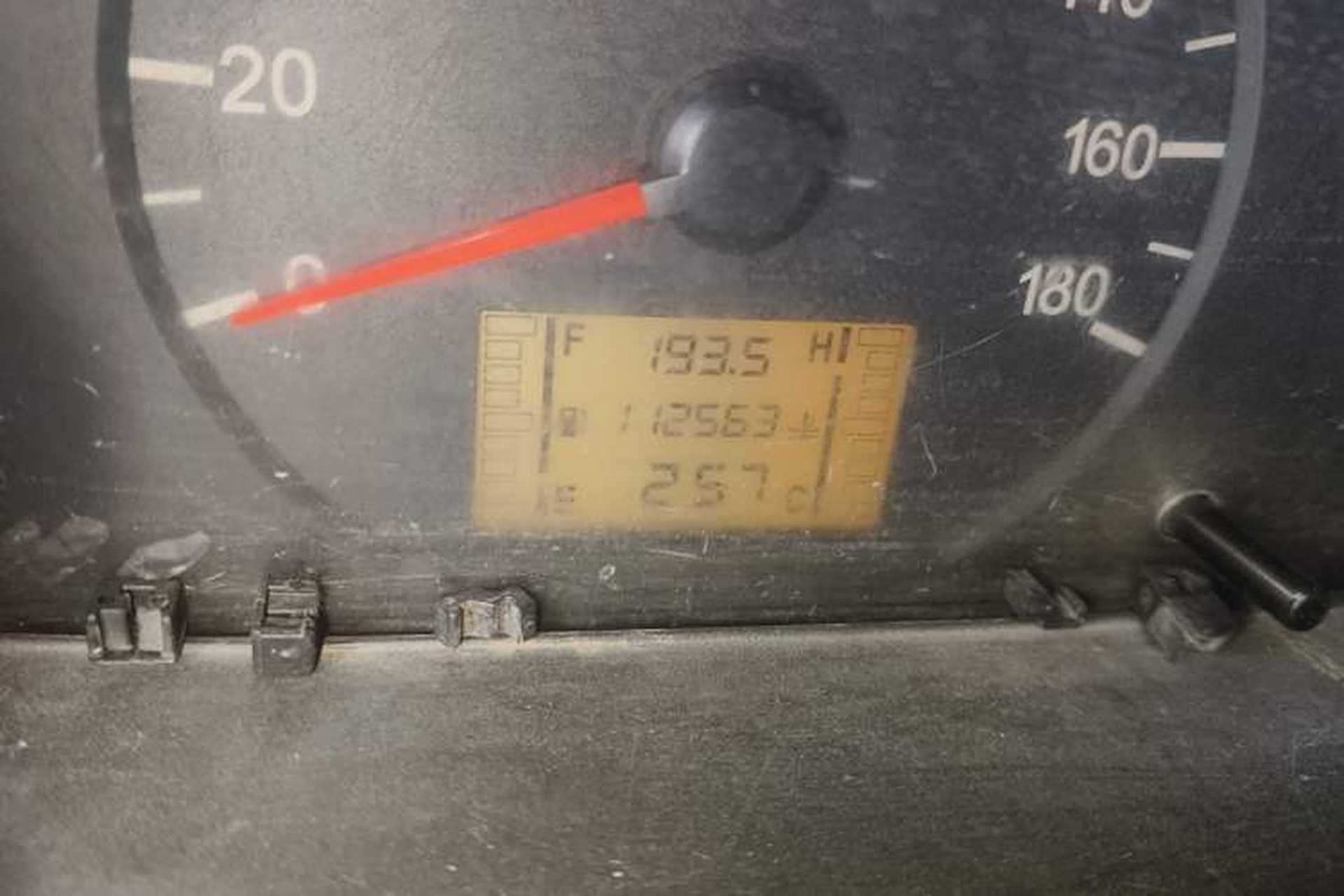 Used Wuling Zhiguang 2010 1.0L New Version Practical Short-Body L2Y Odometer Close Up