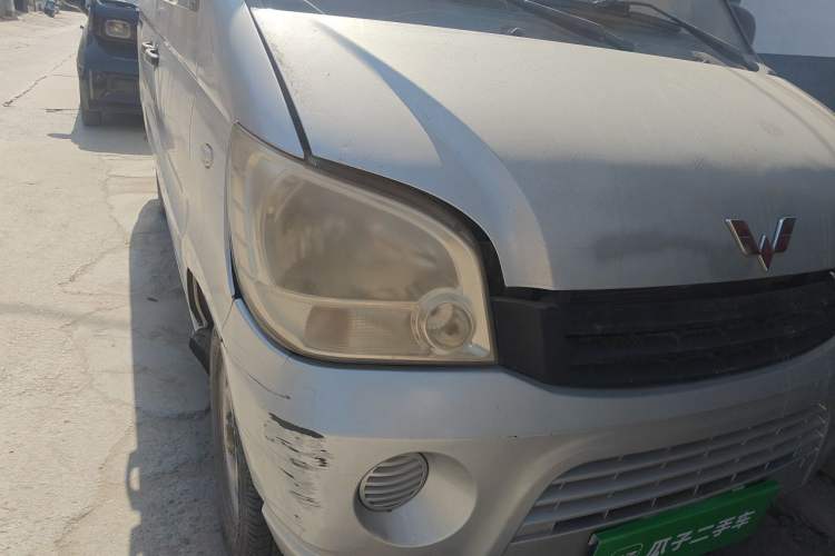 Used Wuling Zhiguang 2010 1.0L New Version Practical Short-Body L2Y Right Front Headlight