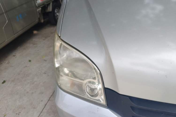 Used Wuling Zhiguang 2010 1.1L New Edition Practical Short-Body LXA Right Front Headlight
