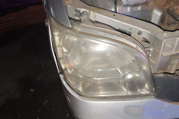 Used Wuling Zhiguang 2010 1.2L New Edition Practical Long-Body LAQ Right Front Headlight
