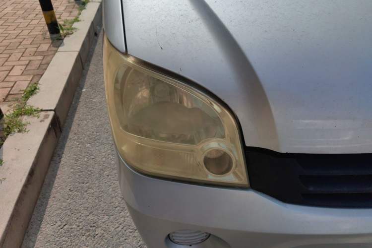 Used Wuling Zhiguang 2010 1.1L New Edition Practical Short-Body LXA Right Front Headlight
