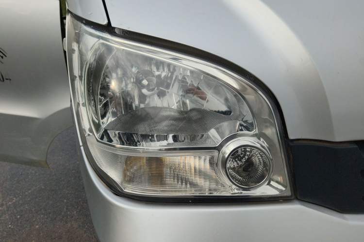 Used Wuling Zhiguang 2010 1.0L New Version Practical Short-Body L2Y Right Front Headlight