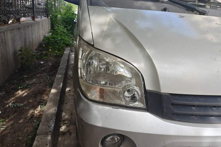 Used Wuling Zhiguang 2010 1.0L New Version Practical Short-Body L2Y Right Front Headlight