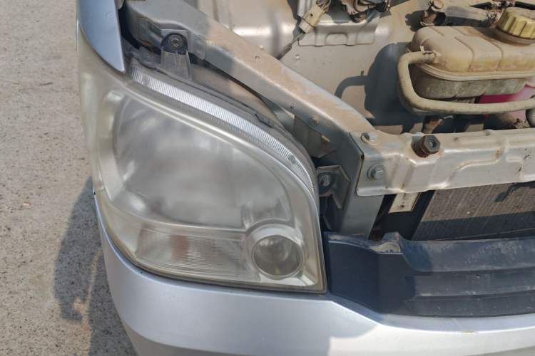 Used Wuling Zhiguang 2010 1.0L New Version Practical Edition with Short Body Right Front Headlight