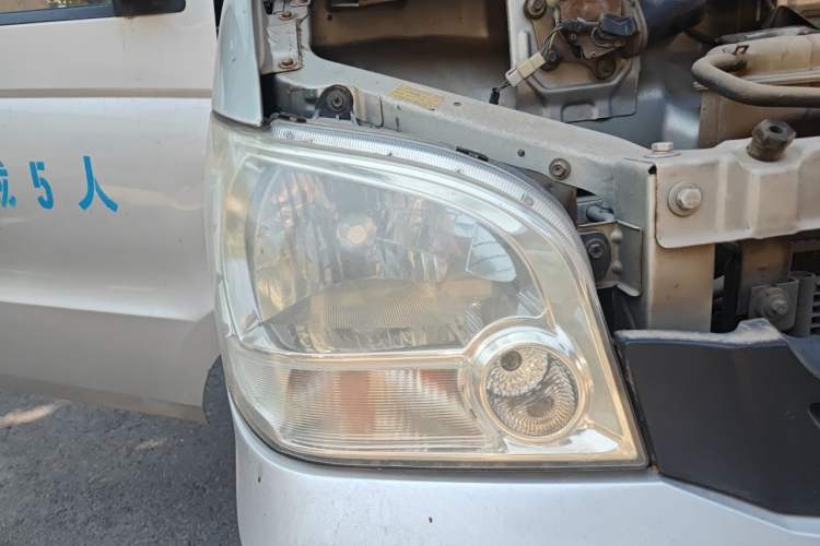 Used Wuling Zhiguang 2010 1.0L New Version Practical Short-Body L2Y Right Front Headlight
