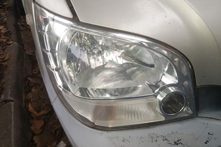 Used Wuling Zhiguang 2010 1.1L New Edition Practical Short-Body LXA Right Front Headlight