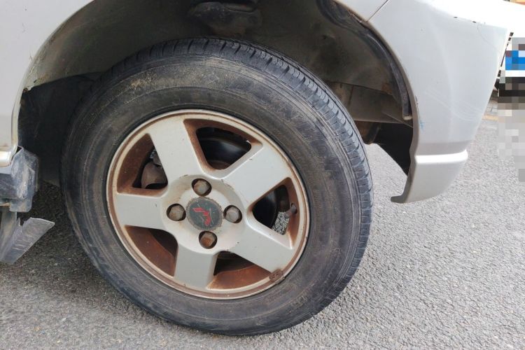 Used Wuling Zhiguang 2010 1.1L New Standard Version I Long Body LXA Right Front Wheel Hub