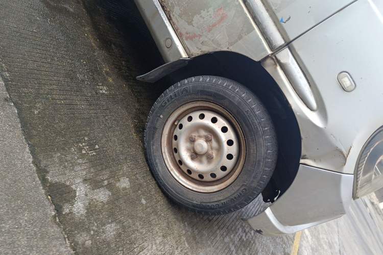 Used Wuling Zhiguang 2010 1.0L Liye Edition Right Front Wheel Hub