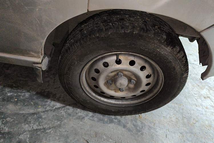 Used Wuling Zhiguang 2010 1.0L New Version Practical Short-Body L2Y Right Front Wheel Hub