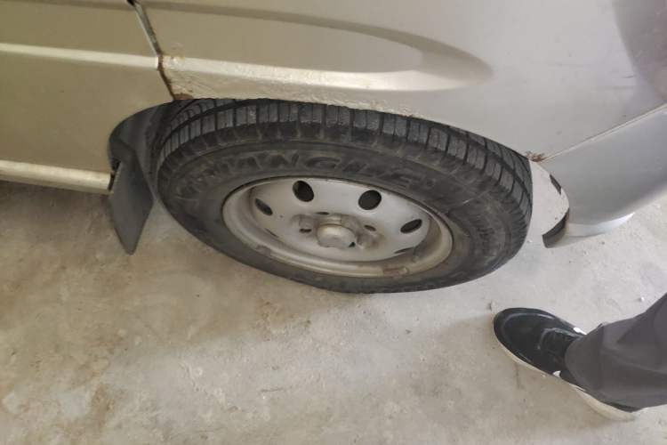 Used Wuling Zhiguang 2010 1.0L Liye Edition Right Front Wheel Hub