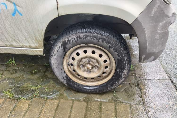Used Wuling Zhiguang 2010 1.0L Liye Edition Right Front Wheel Hub