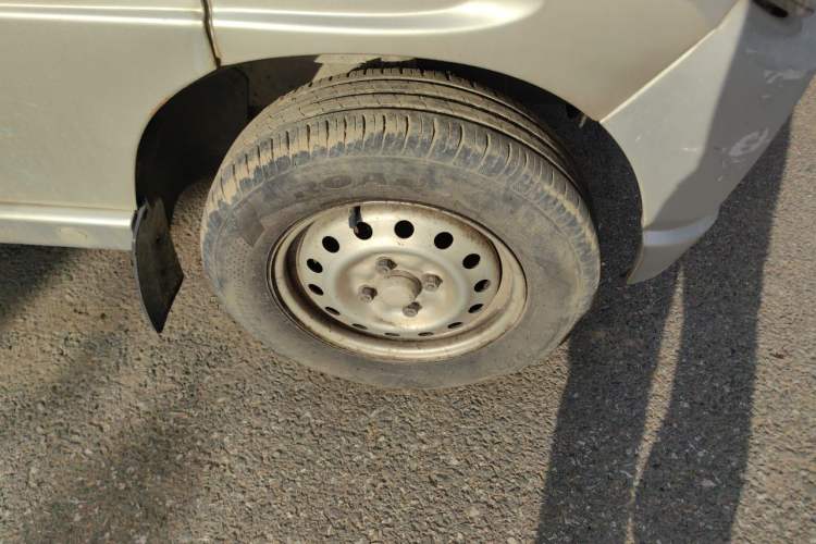 Used Wuling Zhiguang 2010 1.0L Liye Edition Right Front Wheel Hub