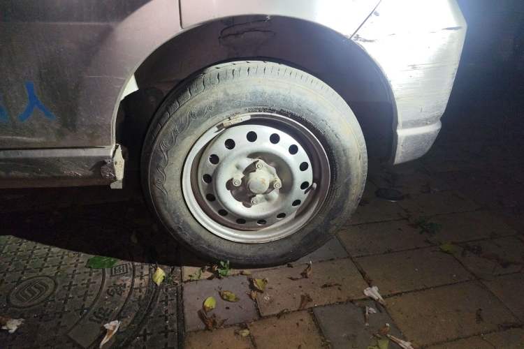 Used Wuling Zhiguang 2010 1.0L Liye Edition Right Front Wheel Hub