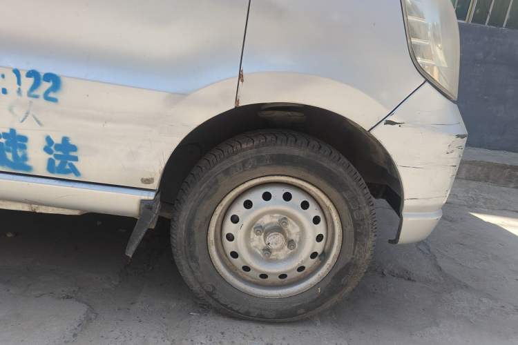 Used Wuling Zhiguang 2010 1.0L New Version Practical Short-Body L2Y Right Front Wheel Hub
