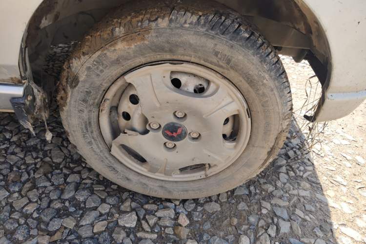 Used Wuling Zhiguang 2010 1.0L New Edition Practical Version with Extended Body L2Y Right Front Wheel Hub
