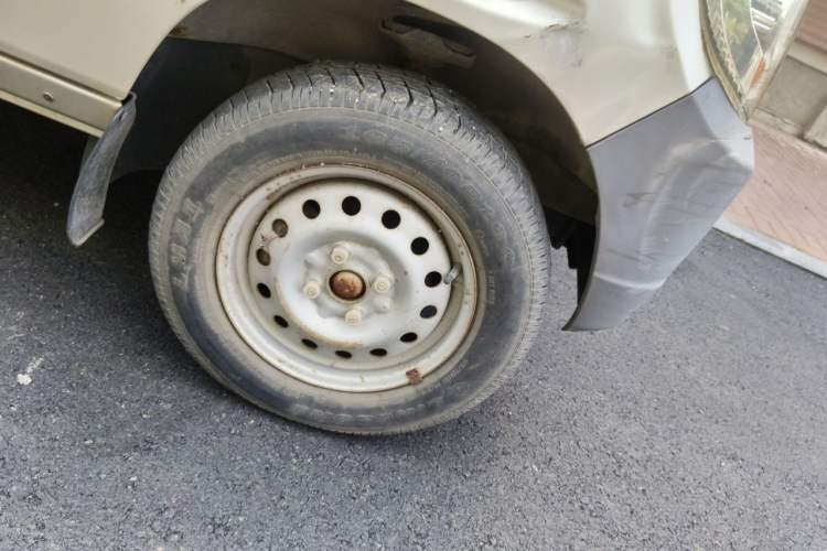 Used Wuling Zhiguang 2010 1.0L Liye Edition Right Front Wheel Hub