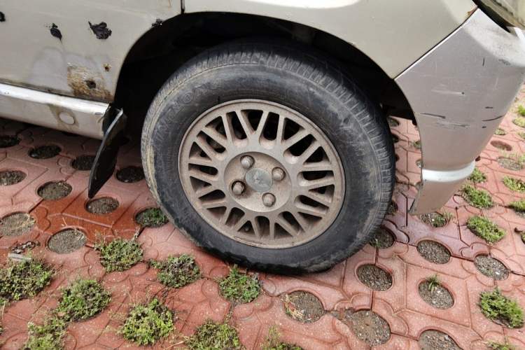 Used Wuling Zhiguang 2010 1.2L New Edition Practical Long-Body LAQ Right Front Wheel Hub