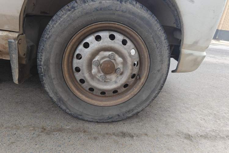 Used Wuling Zhiguang 2010 1.0L New Version Lyeyi Style with Extended Body Right Front Wheel Hub