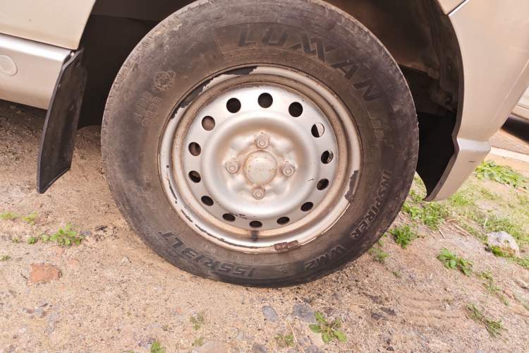Used Wuling Zhiguang 2010 1.0L Liye Edition Right Front Wheel Hub