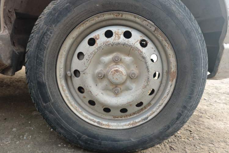Used Wuling Zhiguang 2010 1.2L New Edition Practical Long-Body LAQ Right Front Wheel Hub